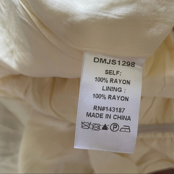 Dance & Marvel Romper Cold Shoulder High Neck Cream Shorts Size M - Picture 10 of 13